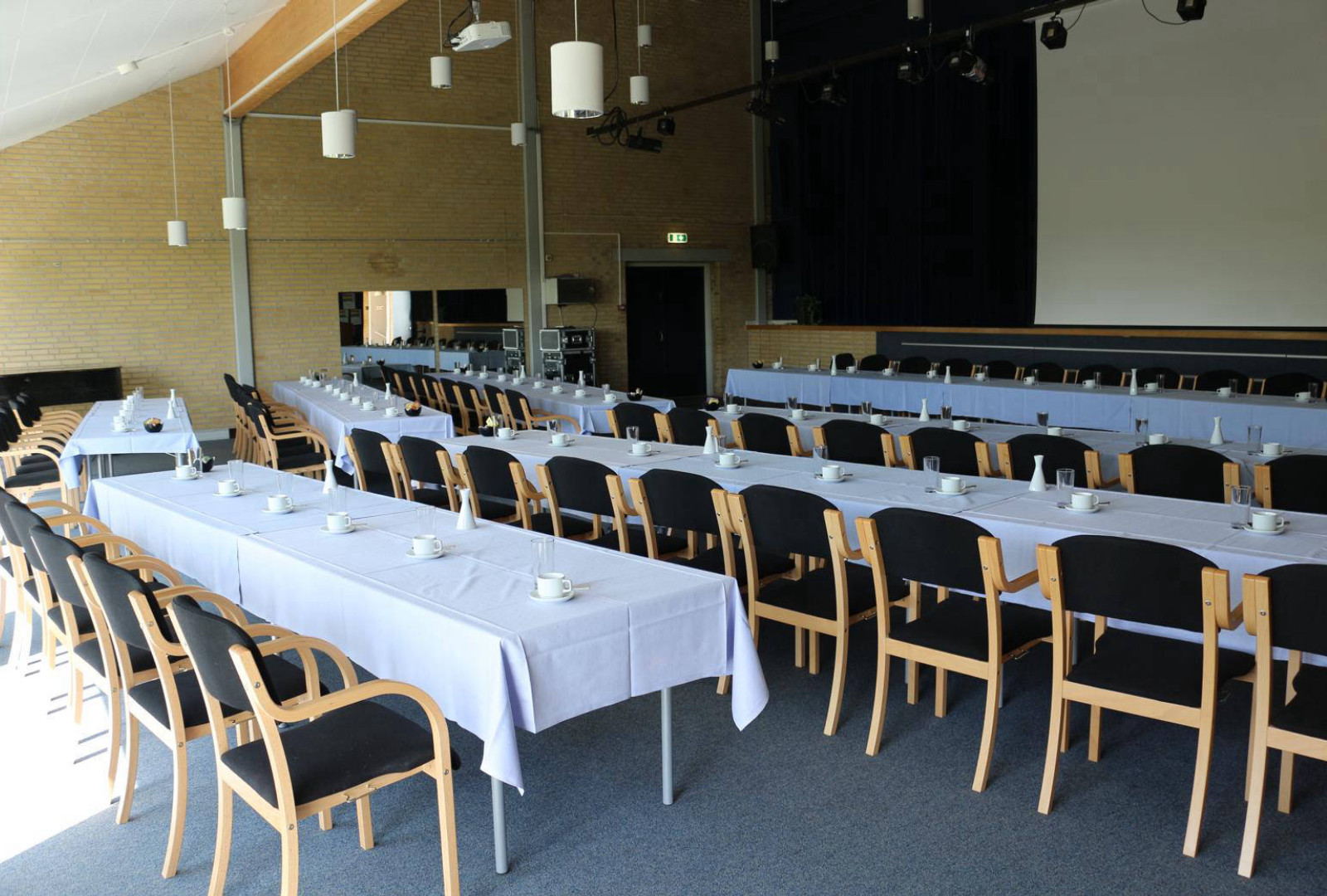 Ausstattung des Theatersaales der Bildungsstätte Knivsberg